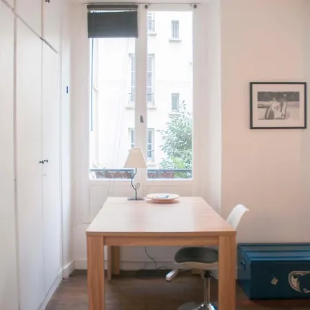아파트 Charming Batignolles Neighborhood 파리